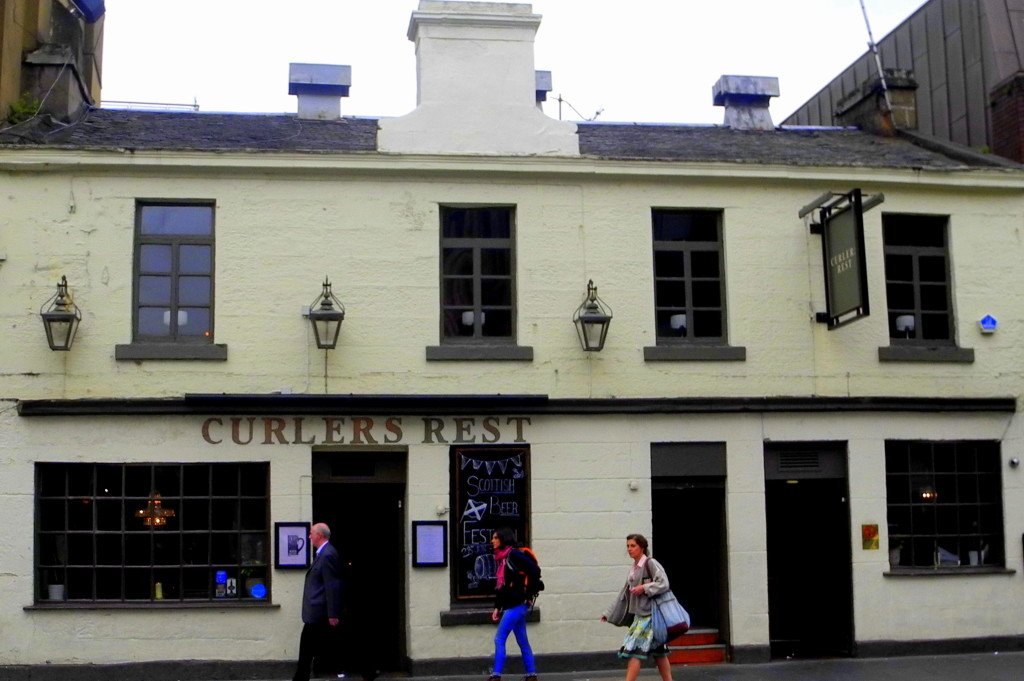 Curlers Rest bar Glasgow