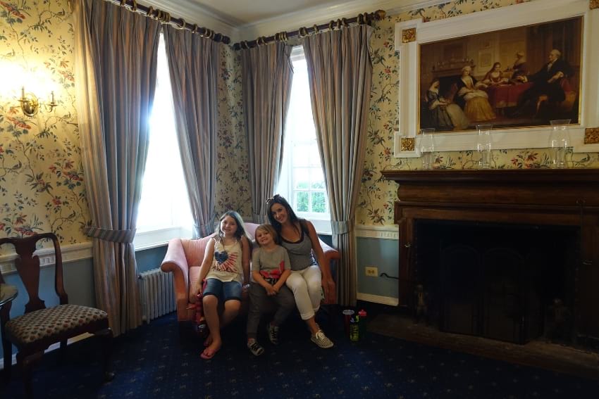 Inside Mount Vernon Inn Restaurant Lobby