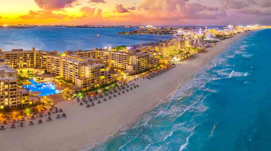 Kids and teens stay free at Beach palace Cancun.