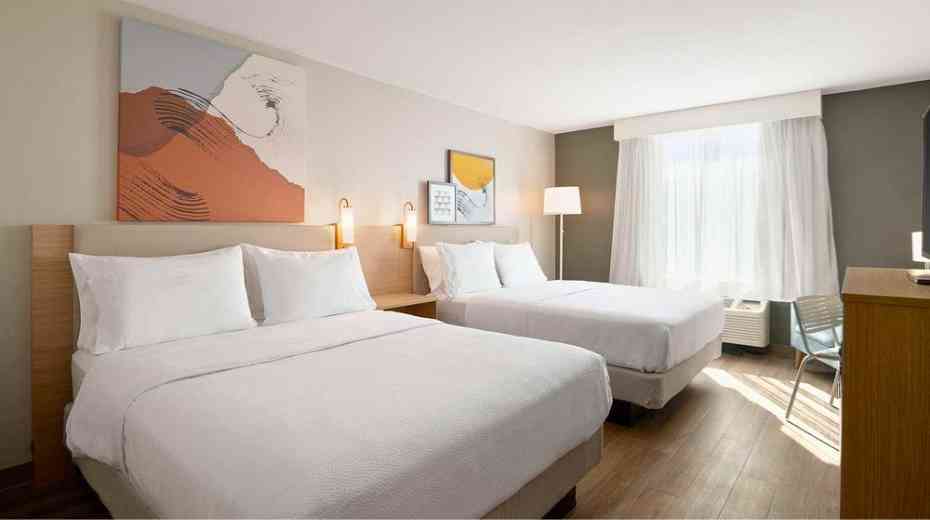 guest room at spark hilton destin fl