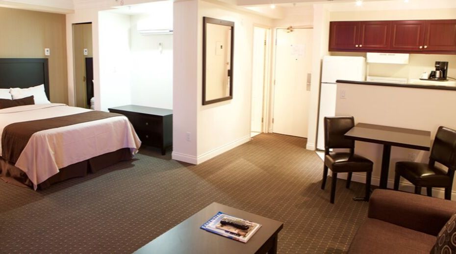 Room inside Century Plaza Hotel Vancouver