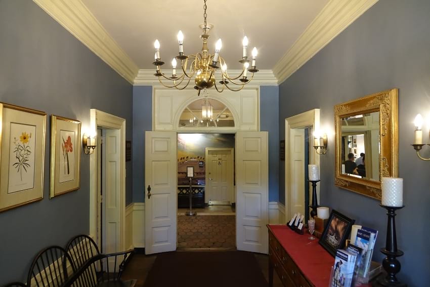 Inside Mt Vernon Inn Restaurant