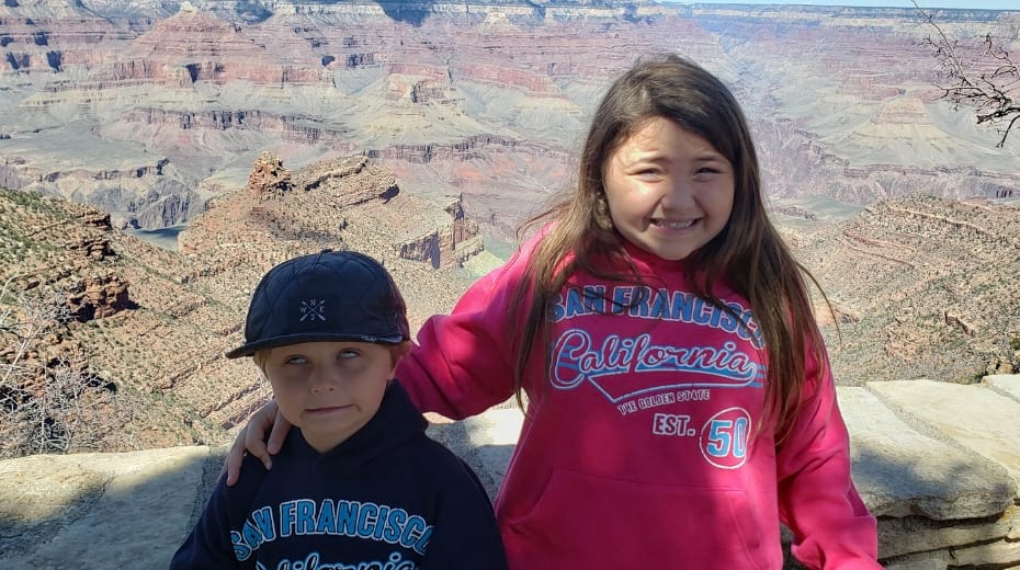 Funny kids at Grand Canyon